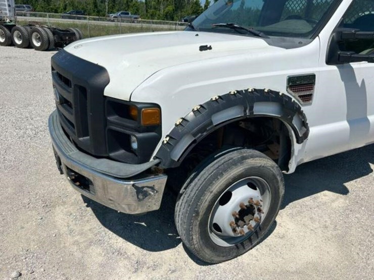 2009-ford-f550-image-32