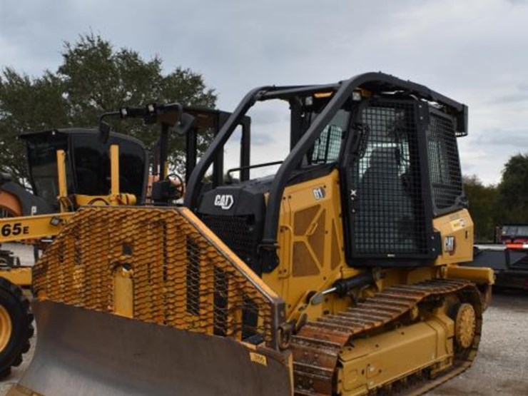 caterpillar-d1-image-1