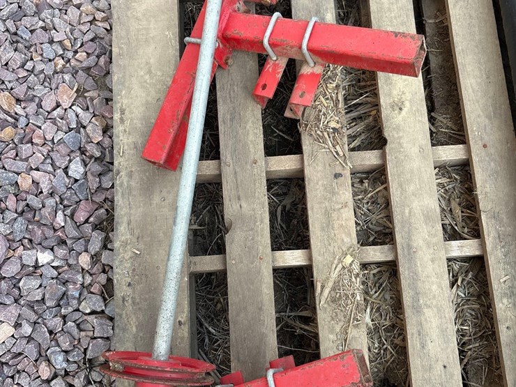 seed-tender-spout/windrow-pickup-drive-image-4