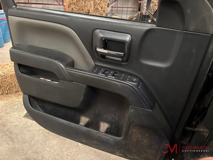2015-chevrolet-silverado-2500-image-36