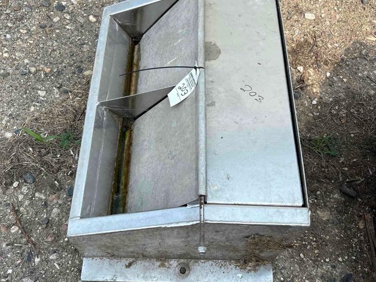 2-hole-smidley-stainless-hog-water-image-2
