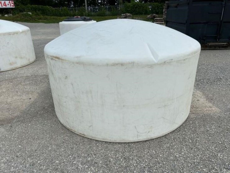 water-1,100-gal-polyethylene-tank-image-9