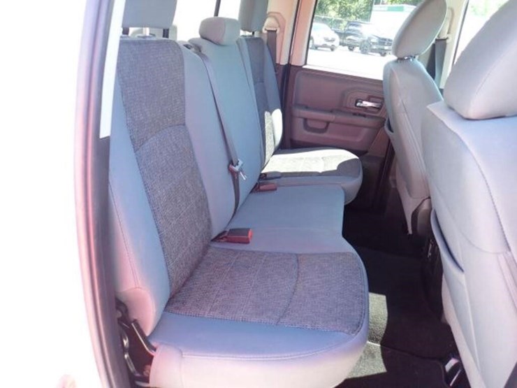 2016-dodge-1500-image-44