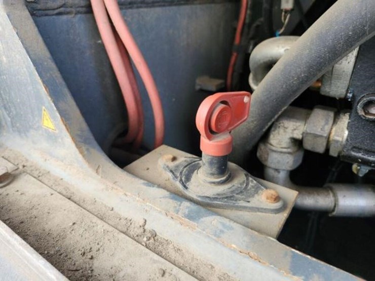 2011-liebherr-l586-image-40