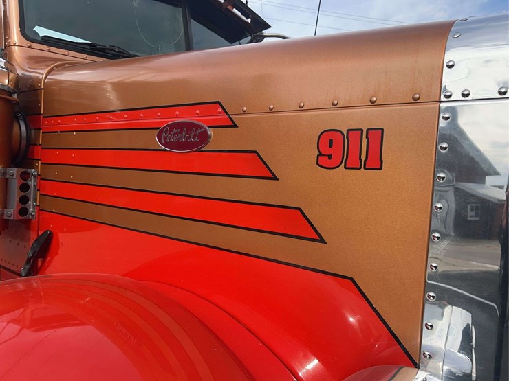 2006-peterbilt-379-image-14