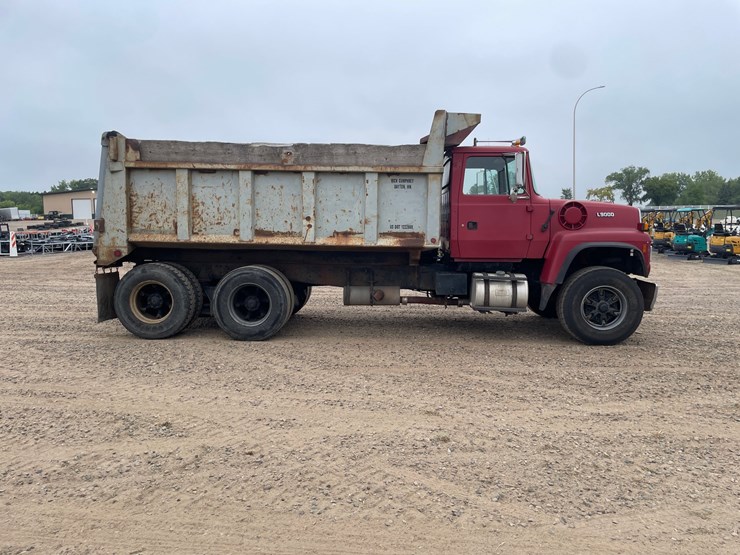 1994-ford-l9000-image-11