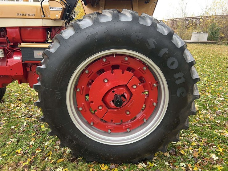 1970-farmall-826-hydro-diesel-row-crop-golden-demonstrator-image-48