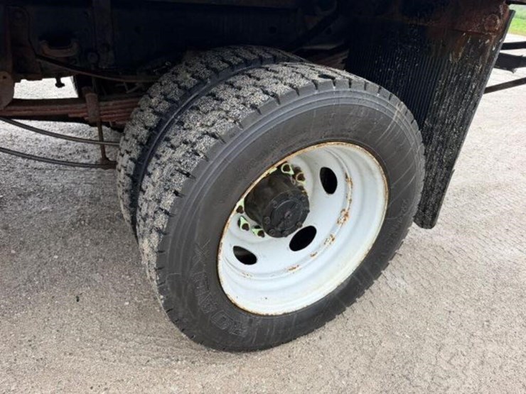 2017-ford-f550-xl-image-32