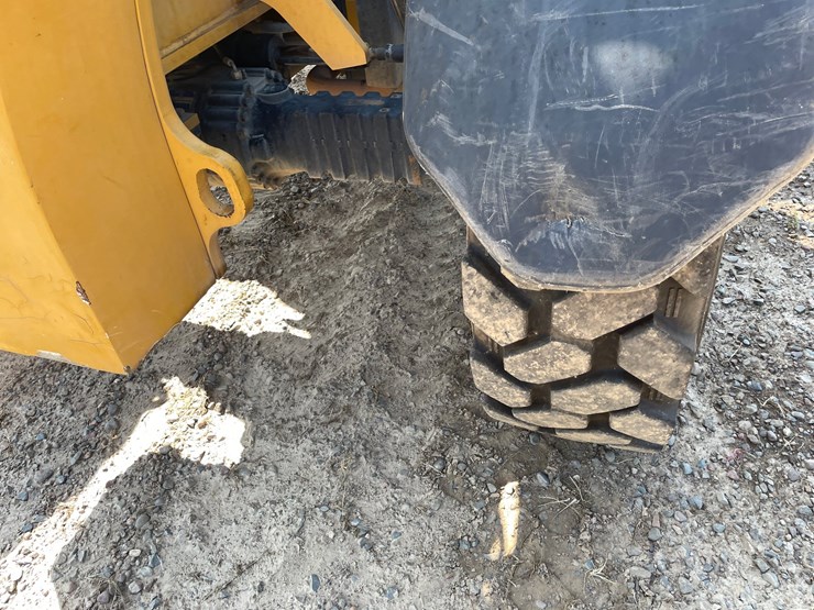 2014-caterpillar-tl642c-image-28