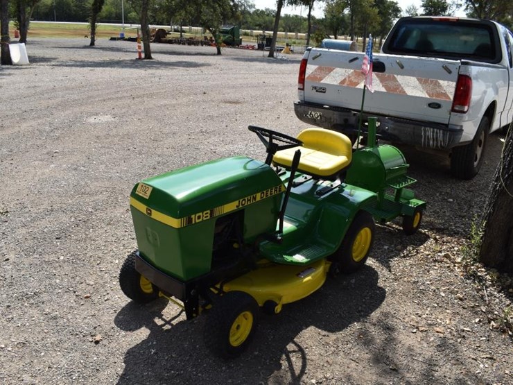 john-deere-108-image-1