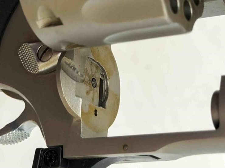 taurus-tracker-22mag-revolver-image-20