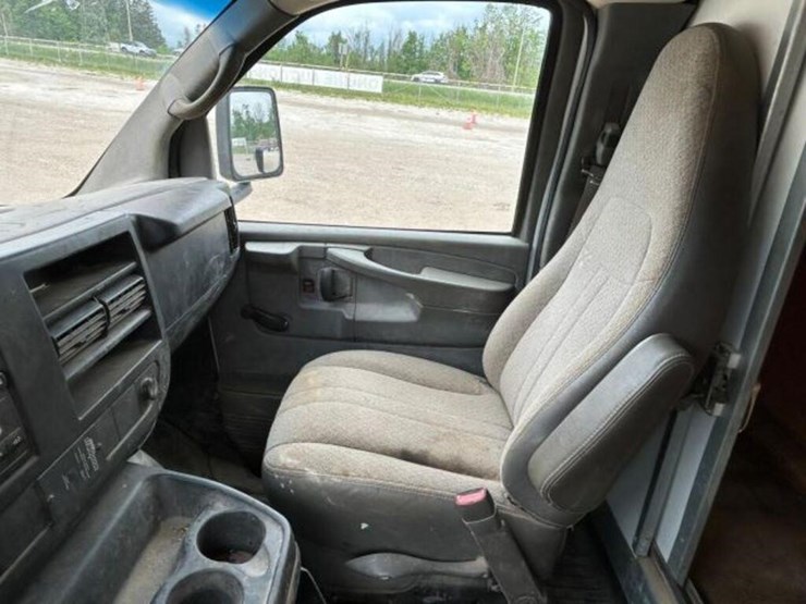2014-gmc-4500-s/a-cube-van-1gd676cl8e1115764-image-14