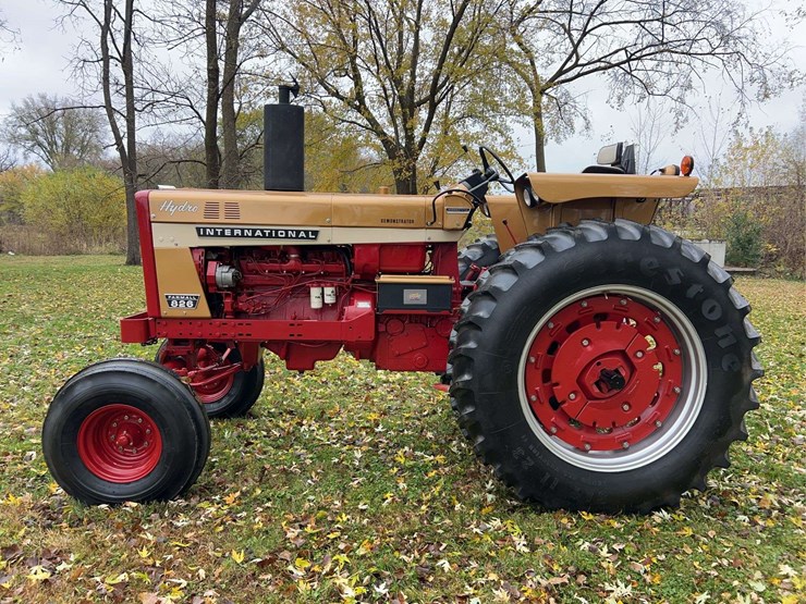 1970-farmall-826-hydro-diesel-row-crop-golden-demonstrator-image-2