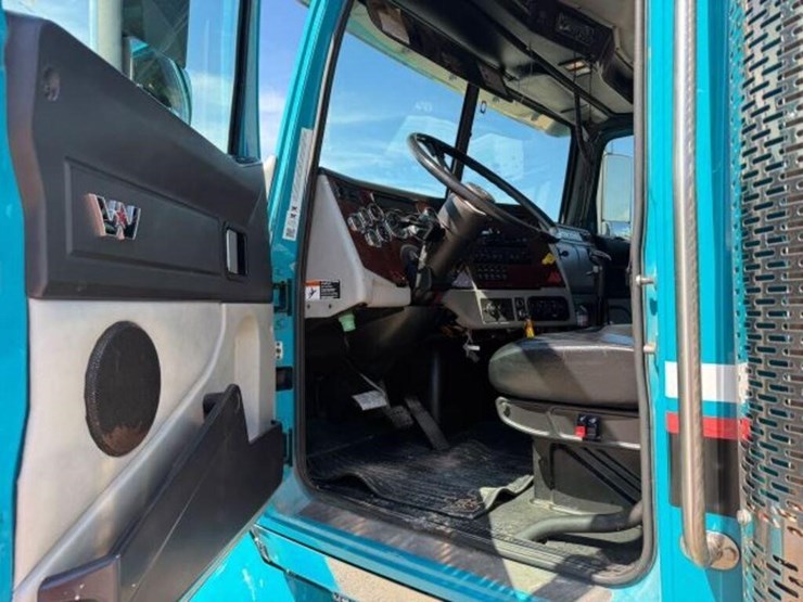 2023-western-star-4900-image-31