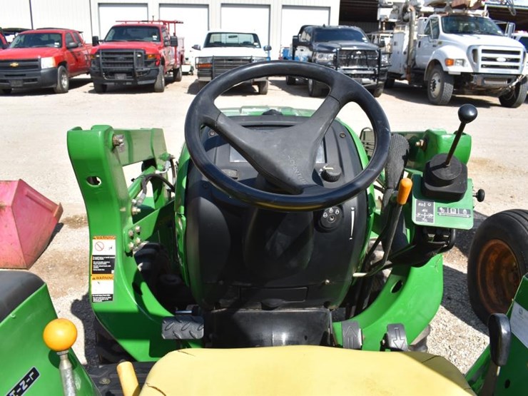 john-deere-3032e-image-9