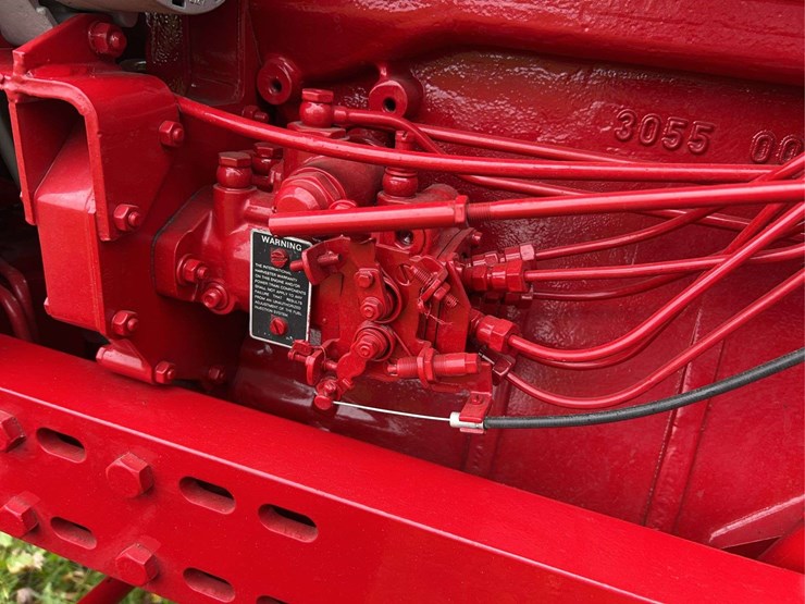 1970-farmall-826-diesel-row-crop-golden-demonstrator-image-64