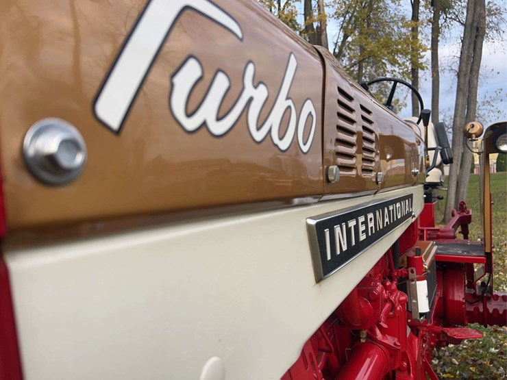 1970-1456-farmall-row-crop-golden-demonstrator-image-13