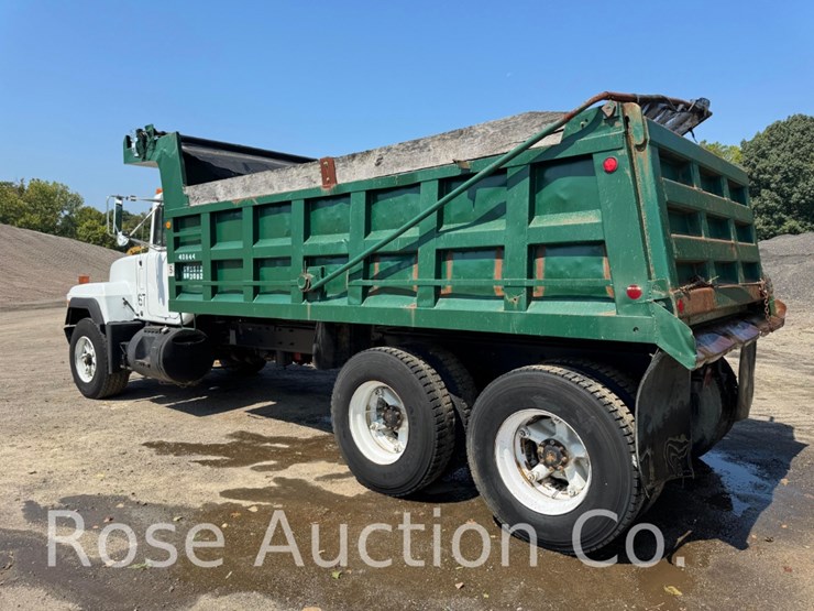 1993-mack-rd690s-image-2
