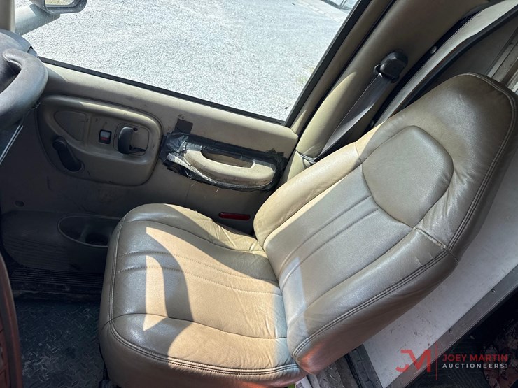 2006-chevrolet-c4500-box-truck-image-25