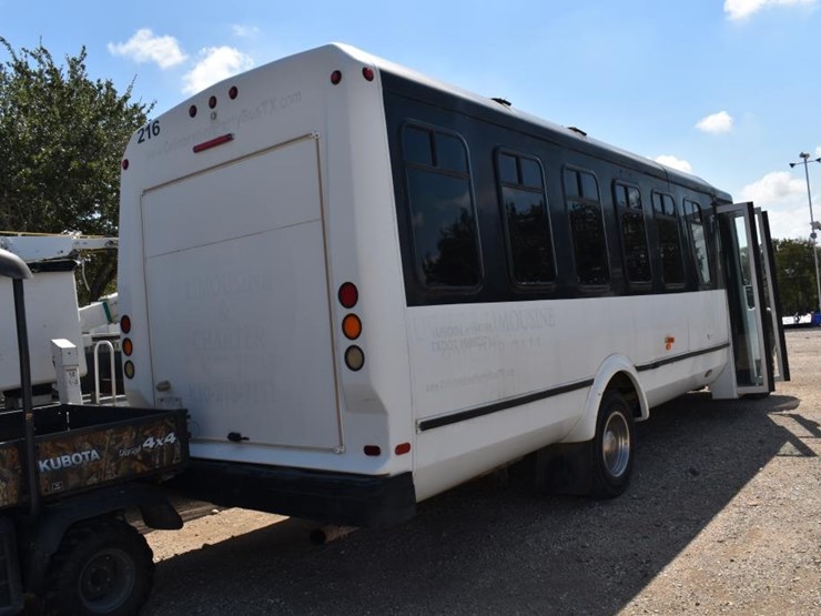 2006-chevrolet-c5500-kodiak-bus-w/-lbz-duramax-diesel-engine-(new-tires)-(v-image-13