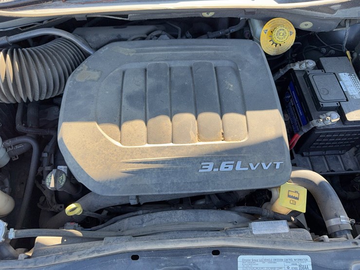 2014-chrysler-town-&-country-image-65