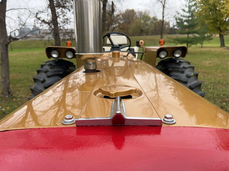 1970-656-farmall-hydro-diesel-row-crop-golden-demonstrator-image-12