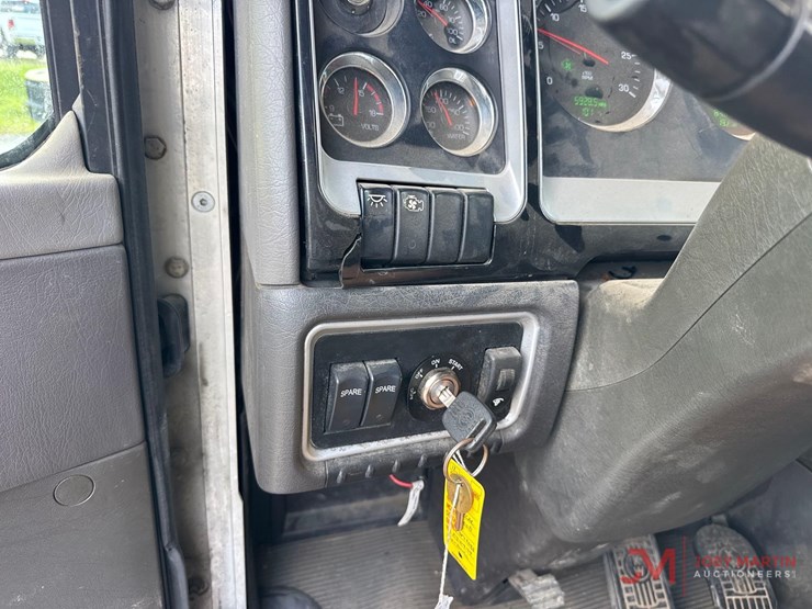 2014-kenworth-t800-image-40