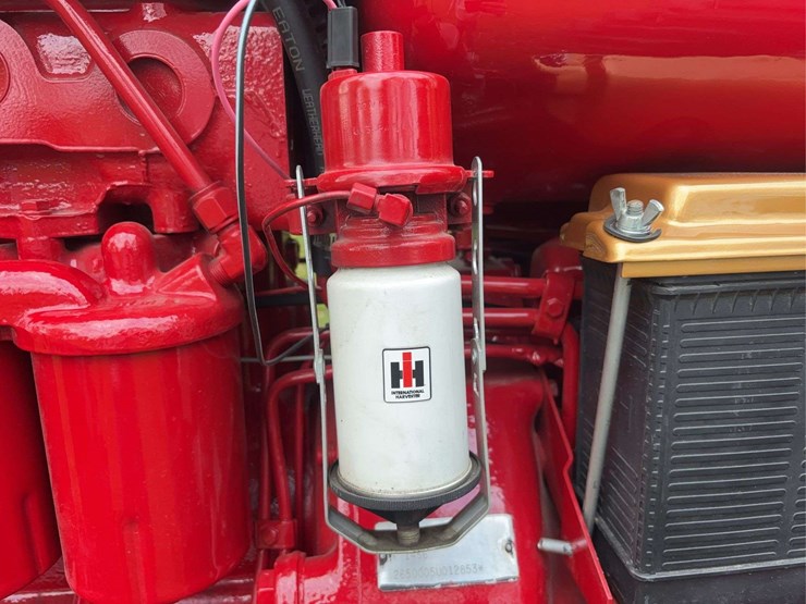 1970-1456-farmall-row-crop-mfwa-golden-demonstrator-image-38