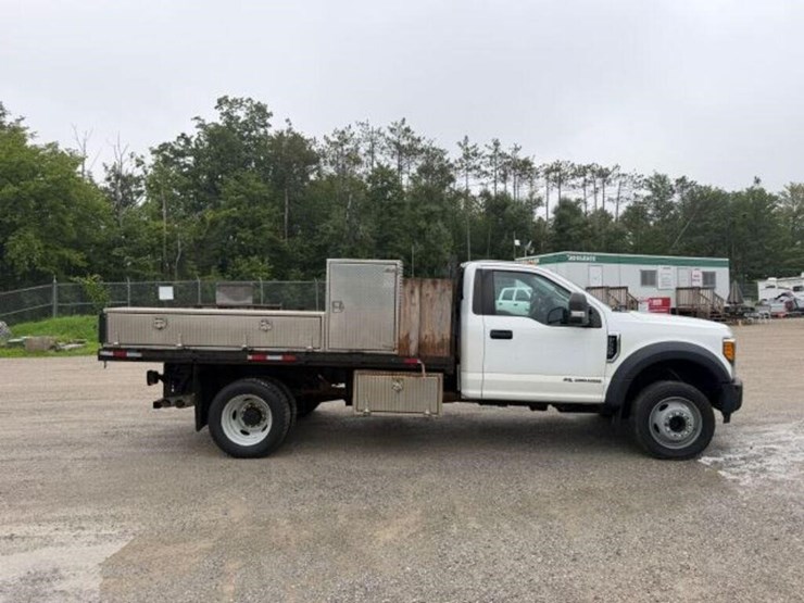 2017-ford-f550-xl-image-2