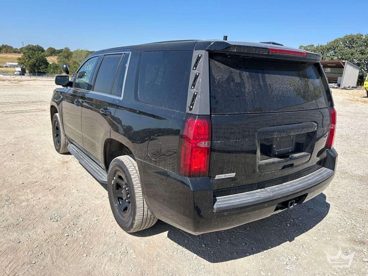 2016-chevrolet-tahoe-image-4