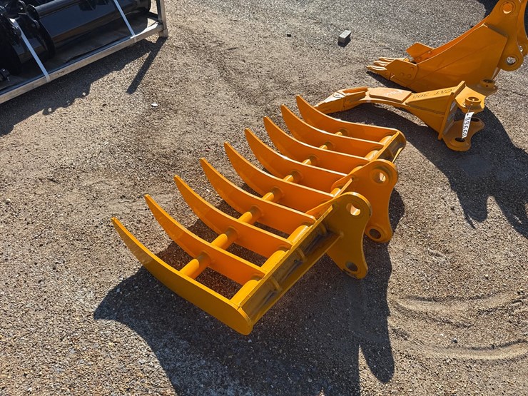 #9661-•-cat-305-root-rake-image-4
