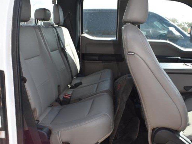 2020-ford-f550-image-10