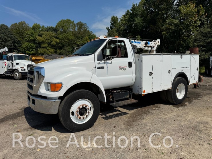 2004-ford-f750-image-1