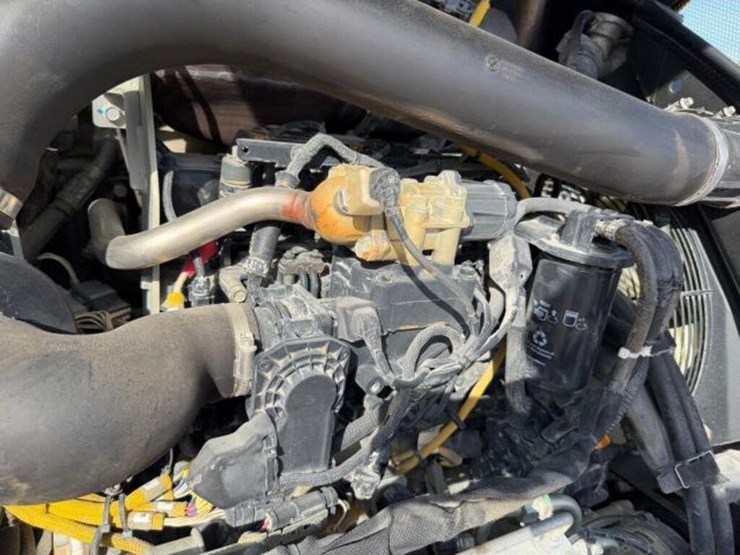 2020-deere-204l-image-18