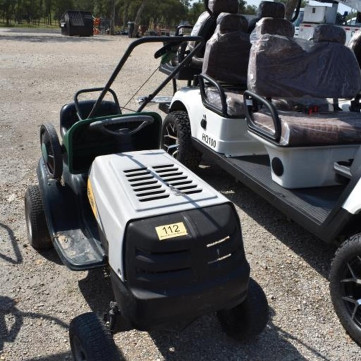 YARD MAN TRACTOR W/ FERTILIZER SPREADER (SERIAL # 1C030B40206) (K)