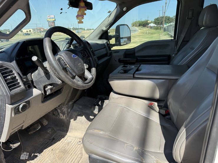 2018-ford-f350-image-13