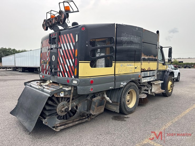 2018-freightliner-street-sweeper-truck-image-3