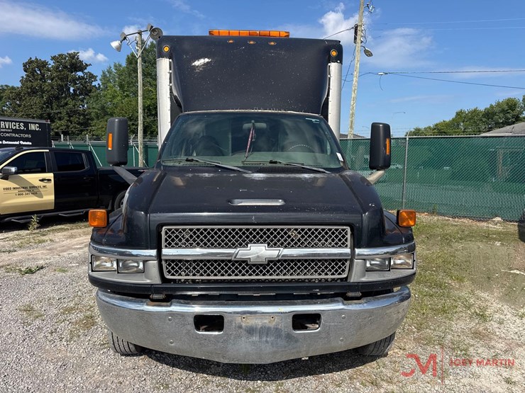 2005-chevrolet-c4500-box-truck-image-7