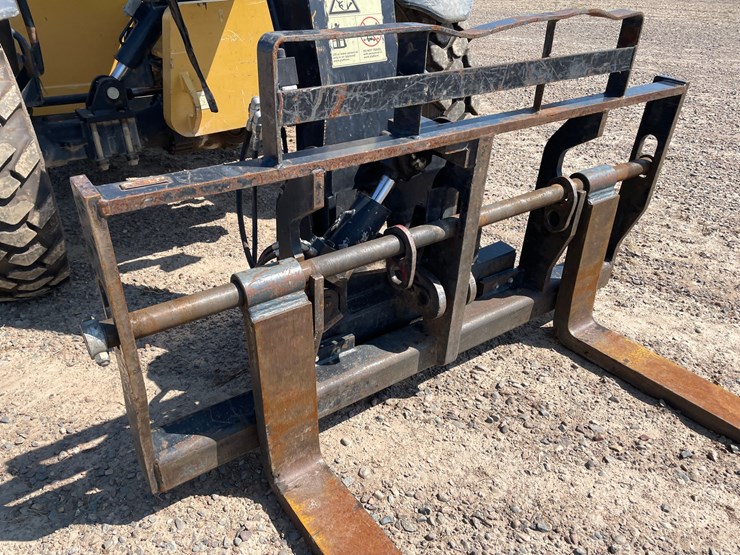 2014-caterpillar-tl642c-image-8