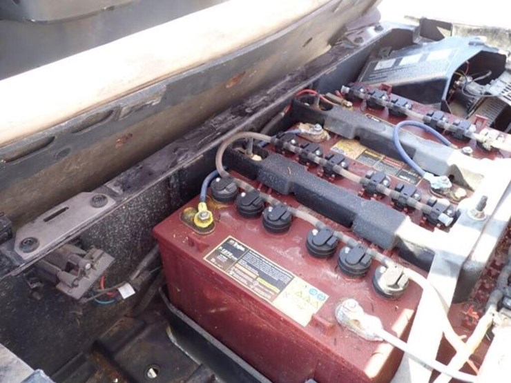 parts-only-2014-e-z-go-rxv-2-passanger-electric-53-image-15