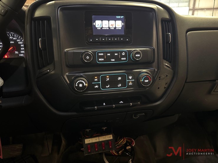 2015-chevrolet-silverado-2500-image-36