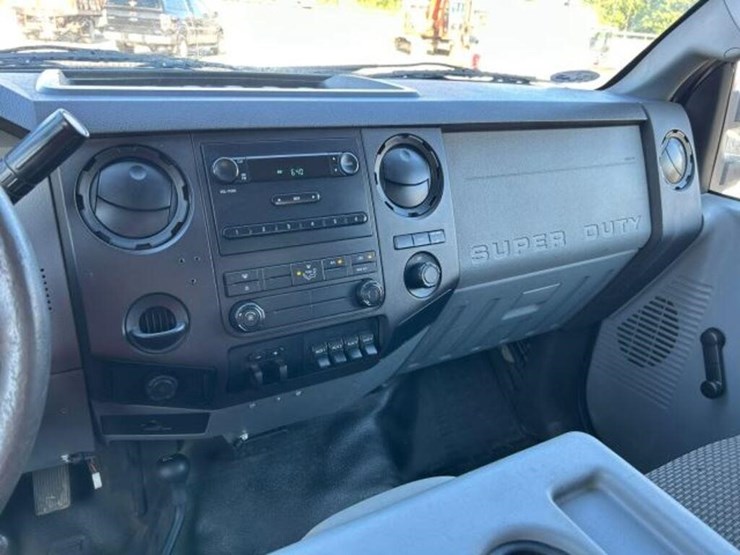2012-ford-f550-xl-image-14