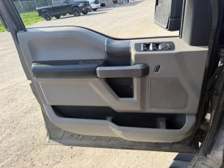 2018-ford-f150-xlt-image-12