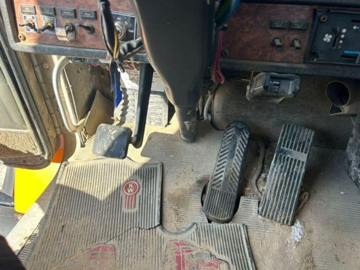 2001-kenworth-t800-image-22