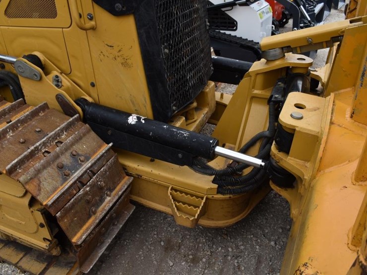 caterpillar-d1-image-4