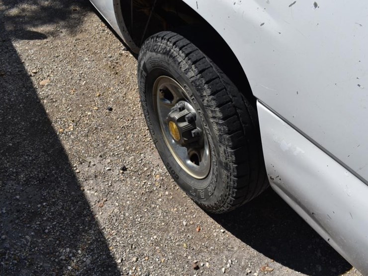 2003-chevrolet-1500-image-12