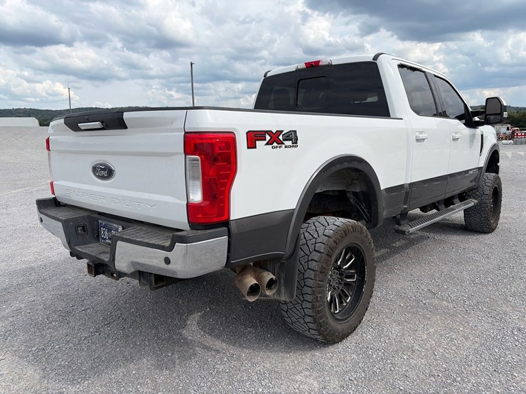 2017-ford-f250-lariat-image-7