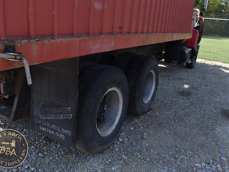 1976-ford-l9000-image-23