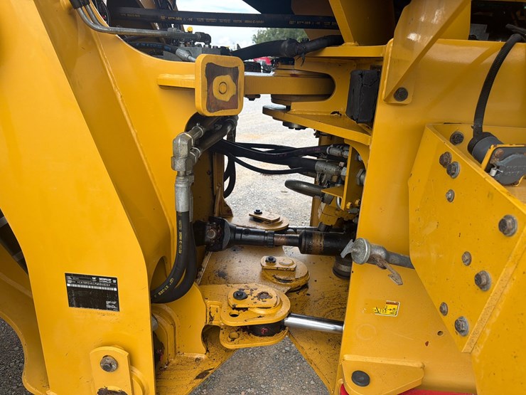 2015-caterpillar-924k-image-14