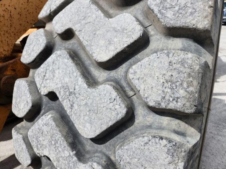 2011-liebherr-l586-image-68
